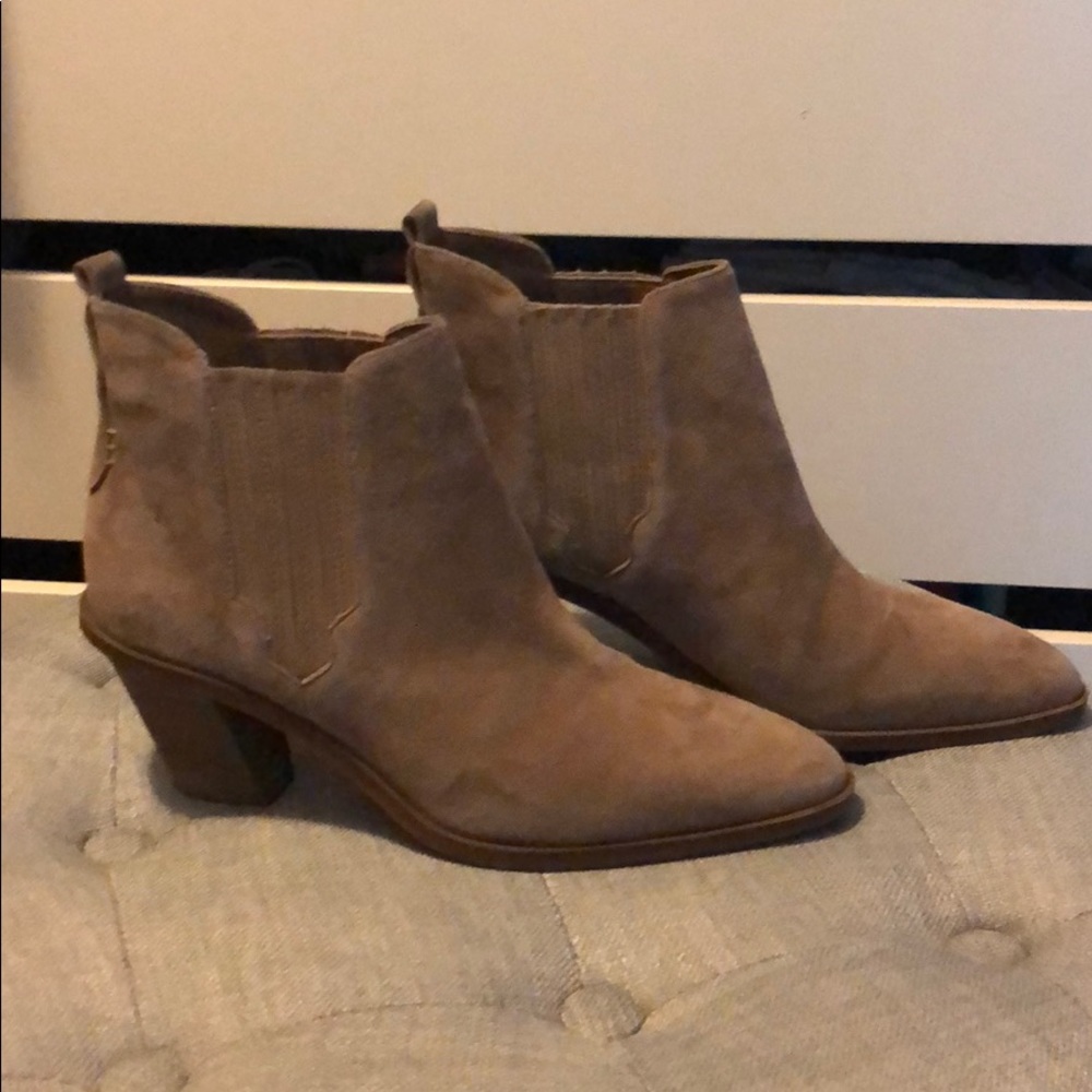 Vince Camuto Taupe Suede booties